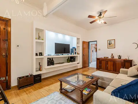 Casa en Venta con 4 cocheras