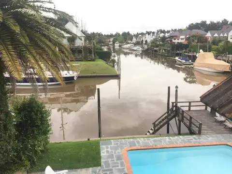 Casa en Venta con 3 cocheras