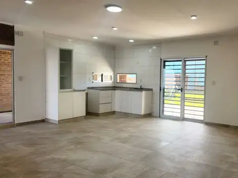 Casa 3 ambientes con 1 baño