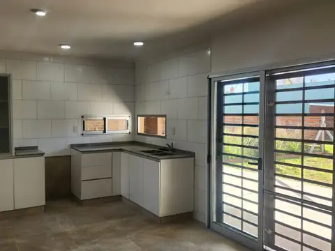 Casa en Alquiler con 1 cochera