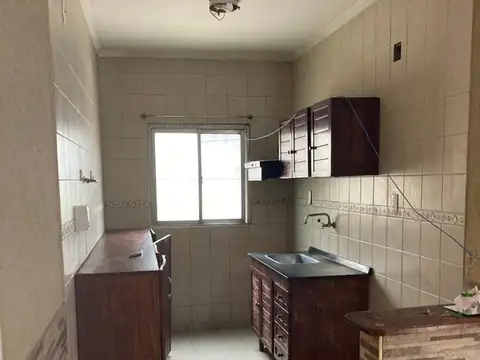SE VENDE CASA 3 DORM C/COCHERA Y PATIO EN STA FE