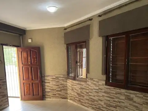 SE VENDE CASA 3 DORM C/COCHERA Y PATIO EN STA FE