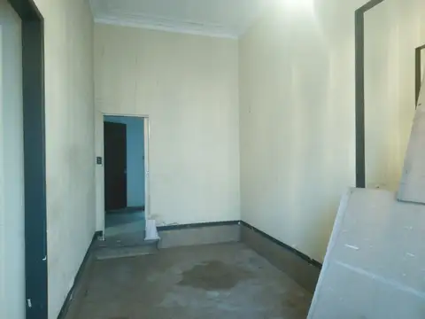 ALQUILER  COMERCIAL CASA A RECICLAR 4 AMB + PATIO  + TERRAZA FLORESTA