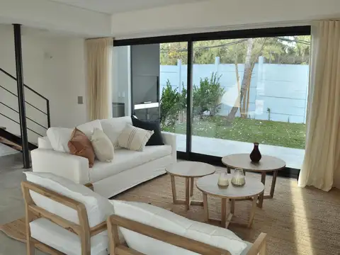 Casa 4 ambientes con 2 baños