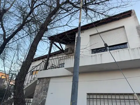 Casa centrica 2 plantas independientes 