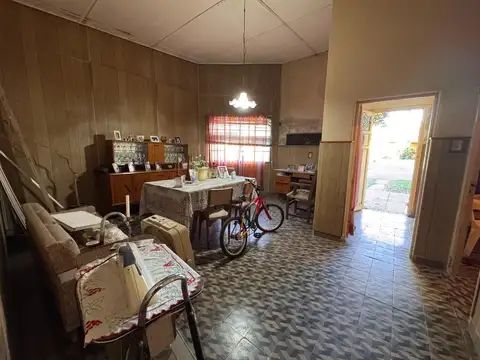 SE VENDE/ALQUILA CASA EN LA LOCALIDAD EMILIA