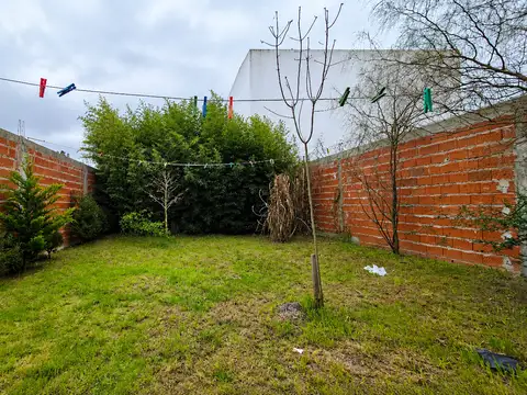 Depto Tipo Casa en Venta en Los Hornos, USD 45.500