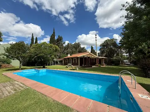 VENTA/PERMUTA - Casa 2 dormitorios con gran terreno a 50m de Ruta 9, Funes