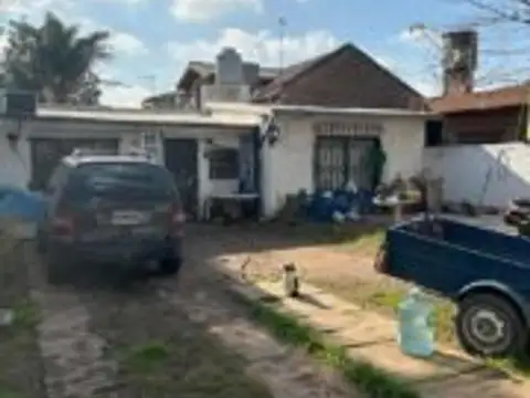 CASA CON LOTE