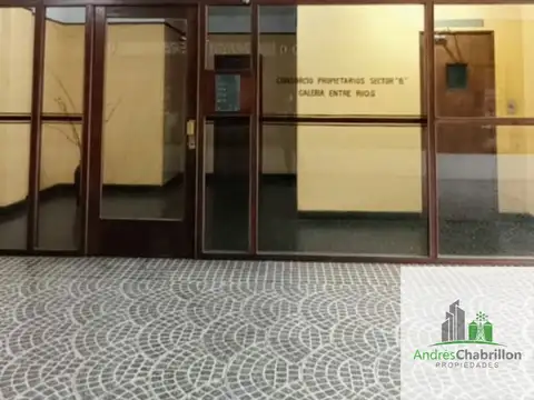 Departamento 2 dormitorios en alquiler con cochera sobre Peatonal Concordia