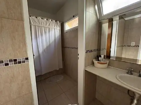 Casa 5 ambientes con 3 baños