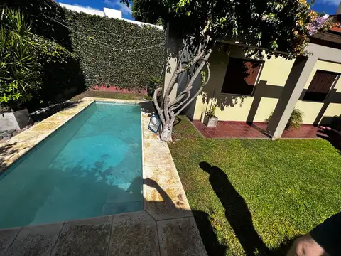 Casa en Venta con 3 cocheras