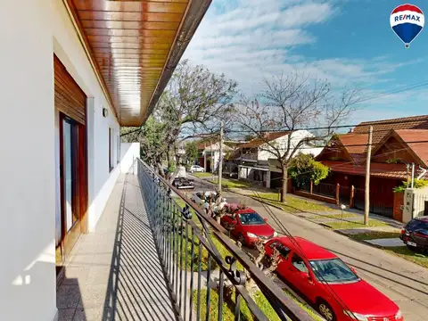 VENTA CASA 8 AMB EN BURZACO