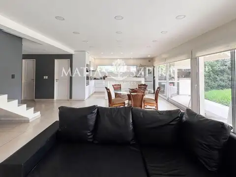 Casa en Venta en Alvarez Del Bosque, USD 220.000