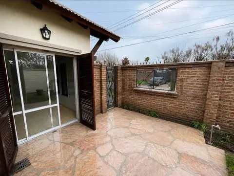 Casa 4 ambientes con 1 baño