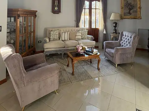 Casa en Venta con 6 cocheras