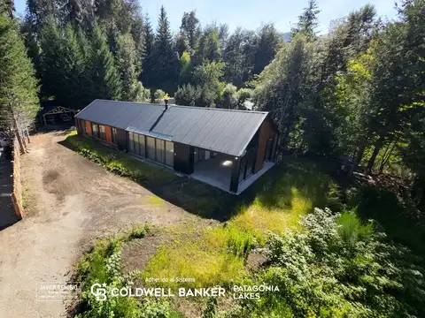 VENTA Casa 250m2 cubiertos en lote de 3.270m2 Barrio en la zona del Puerto Villa la Angostura