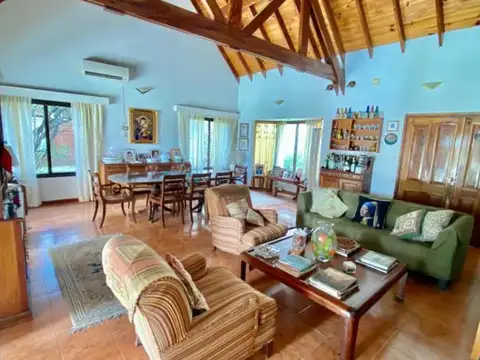 Casa en Venta con 4 cocheras