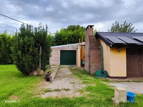 HERMOSA QUINTA CON GRAN PARQUE  ARBOLADO PILETA DE NATACION