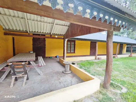 HERMOSA QUINTA CON GRAN PARQUE  ARBOLADO PILETA DE NATACION 