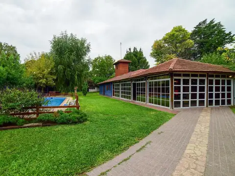 Venta Casa 6 ambientes de 420 m² con pileta, quincho y cochera El Trébol La unión