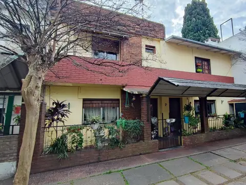 Casa en venta 3 dormitorios con lugar para vehículo - Alberdi Rosario