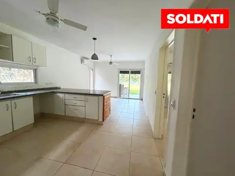 Casa 4 ambientes con 2 baños