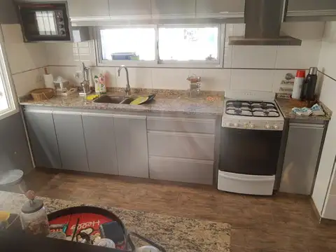 Casa  3 Amb  Reciclada a Nuevo con Garage en Venta