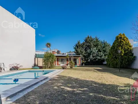Venta de Casa quinta con pileta, en La Plata