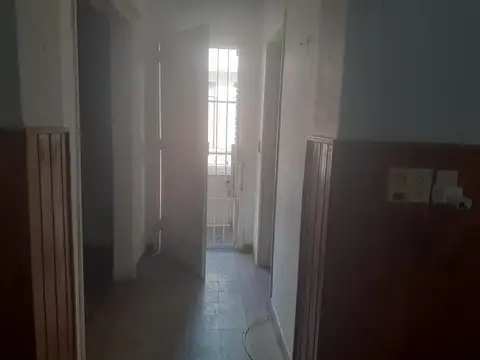 EN VENTA EN SAN MARTIN CASA DE 3 AMBIENTES SOBRE LOTE DE 20 X 12 MTS - FICHA 9296