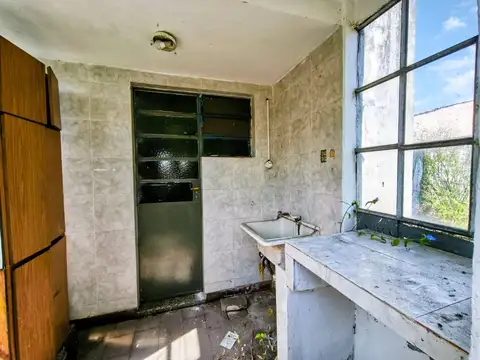 VENTA LOTE CON 2 CASAS A REFACCIONAR - VILLA TESEI