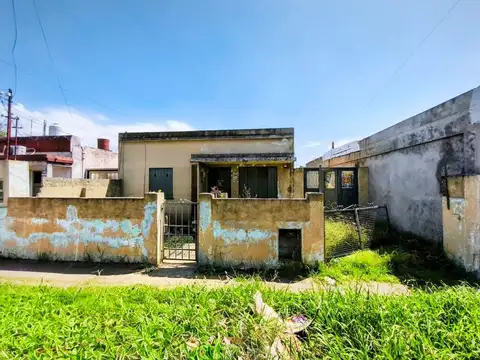 VENTA LOTE CON 2 CASAS A REFACCIONAR - VILLA TESEI