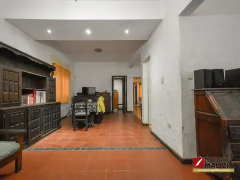 Casa 5 ambientes con 2 baños