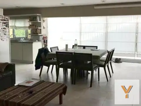 Casa en Venta con 5 cocheras