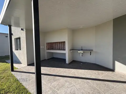 Casa 4 ambientes con 1 baño