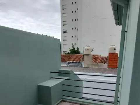 EXCELENTE DEPARTAMENTO INTERNO EN DOS PLANTAS A ESTRENAR