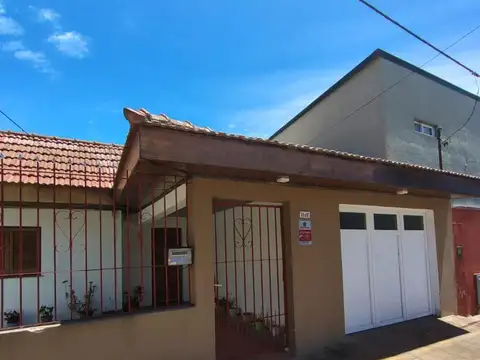 Casa de 2 dormitorios en hermosa zona de Ringuelet. 509 e/ 10 y 11