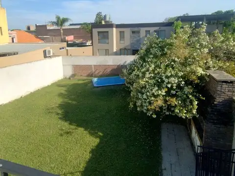 VENTA CASA 3 DORMITORIOS JARDIN Y PILETA COCHERA