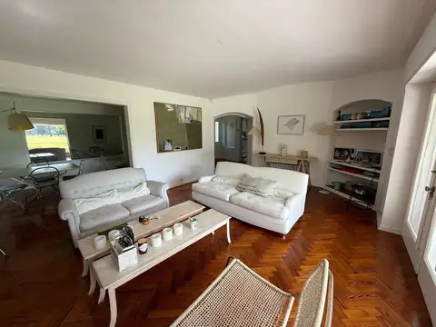 Casa sobre cancha de golf - 4 dormitorios-