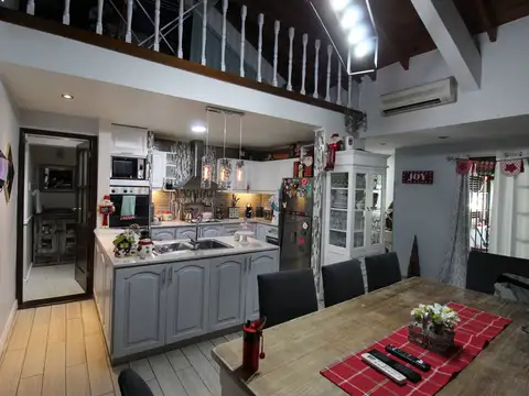 Casa en Venta con 3 cocheras