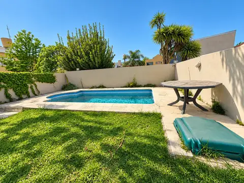 Casa en Alquiler con 1 cochera