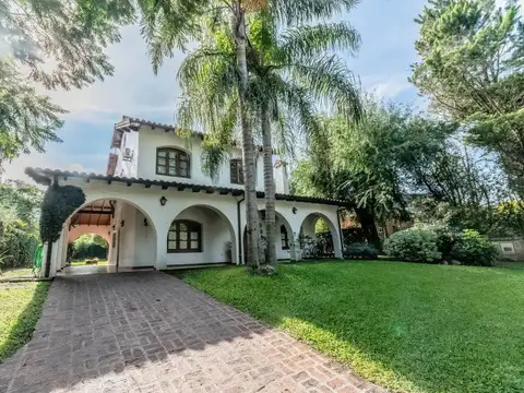 Casa 6 ambientes con 2 baños