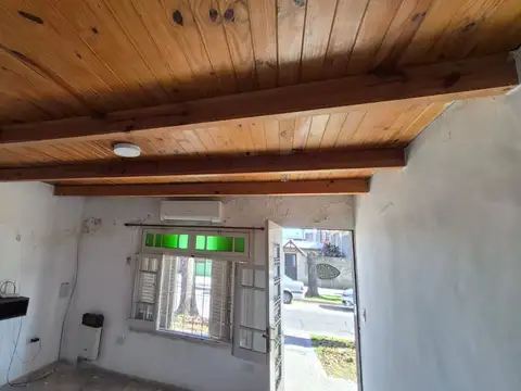 Casa 4 ambientes con 1 baño