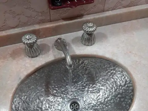 Casa 12 ambientes con 3 baños