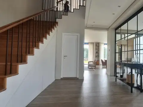 Casa en Alquiler Temporal con 2 cocheras