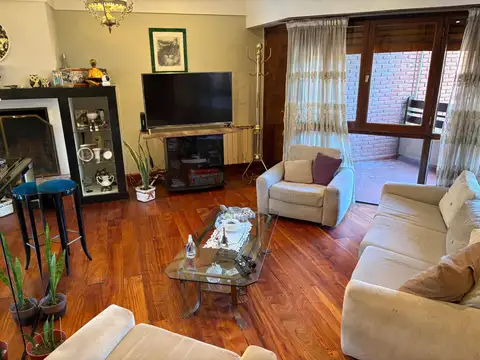 Casa 6 ambientes con 5 baños