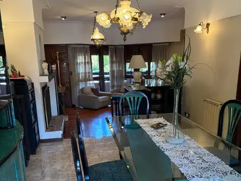 Casa en Venta con 4 cocheras