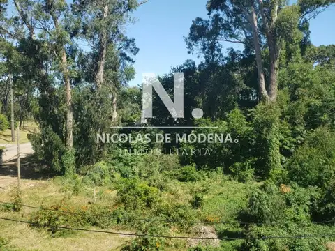 Próximo al mar.