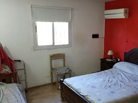 REMAX VENDE CASA B° ALTOS DE LA COLONIA