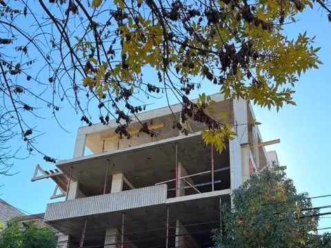 AMPLIO MONOAMBIENTE CON PATIO A ESTRENAR
